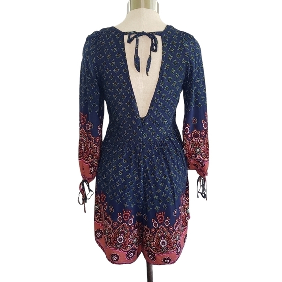 Deep V flowy lightweight floral paisley romper - Picture 5 of 12